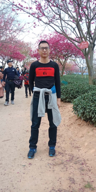 小梁的第二张照片--南安征婚网